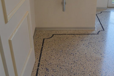 フランクフルトにある高級な小さな地中海スタイルのおしゃれなバスルーム (浴槽なし) (オープンシェルフ、白いキャビネット) の写真