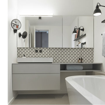 Vorher-Nachher: Badezimmer-Modernisierung mit schwarz-weiß gemusterten Fliesen