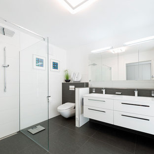 75+ Badezimmer mit bodengleicher Dusche und Steinplatten Ideen & Bilder