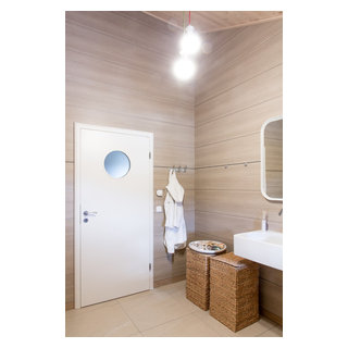 Wandverkleidung Paneele fürs Bad, Türe mit Bullauge - Contemporary -  Bathroom - Munich - by Huber GmbH & CO. KG | Houzz