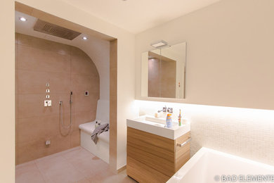 ハンブルクにあるコンテンポラリースタイルのおしゃれな浴室の写真