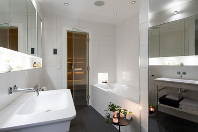 ストックホルムにあるコンテンポラリースタイルのおしゃれな浴室の写真