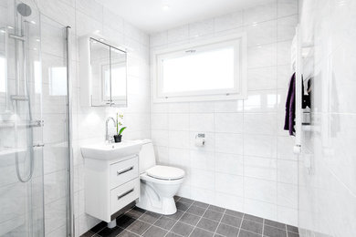 ストックホルムにあるトラディショナルスタイルのおしゃれな浴室の写真