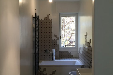 Ispirazione per un bagno di servizio minimalista con piastrelle in gres porcellanato