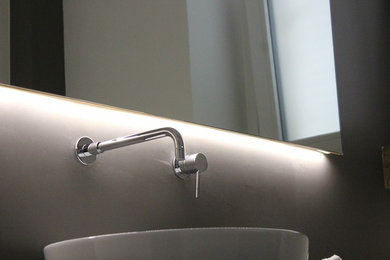 Foto di un bagno di servizio design