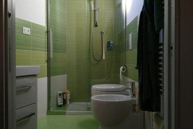 Esempio di un bagno di servizio minimalista
