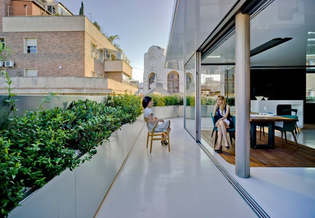 Современный Балкон и лоджия by Clavel Arquitectos