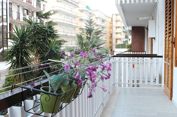 Moderno Balcone by Puglia Home Staging di Claudia Nardone