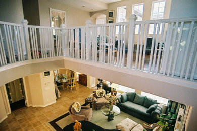 Example of a trendy balcony design in Orange County