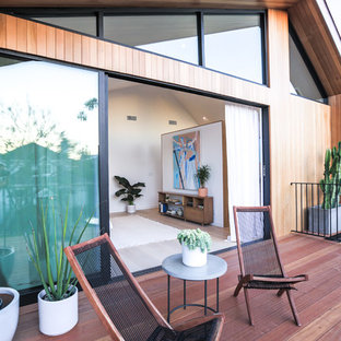 Inspiration for a contemporary balcony remodel in Los Angeles