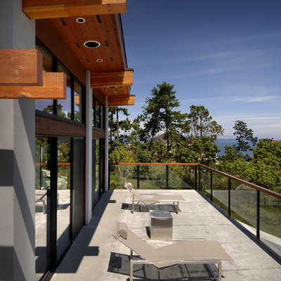 Inspiration for a contemporary balcony remodel in Vancouver with no cover