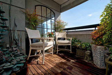 Diseño de balcones tradicional de tamaño medio en anexo de casas