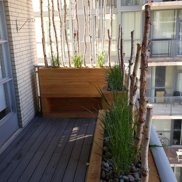 Decking with Planters and Privacy Screens
