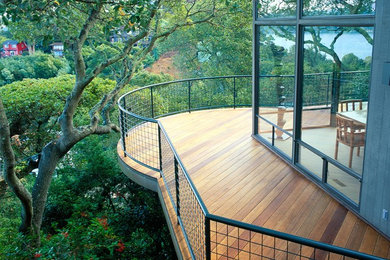 Inspiration for a mid-sized contemporary metal railing and privacy balcony remodel in San Francisco with no cover