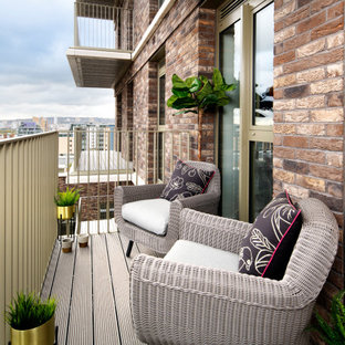 Small contemporary metal railing balcony in London with no cover.