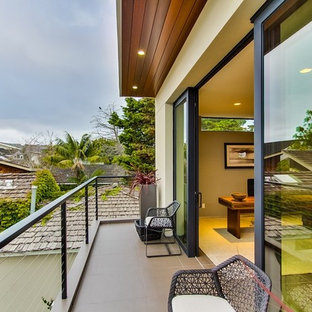 Modelo de balcones contemporáneo, pequeño, en anexo de casas