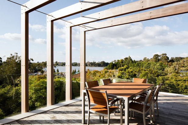 Современный Балкон и лоджия by Click Architects Ltd