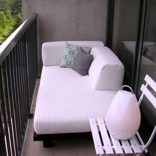 Inspiration for a modern balcony remodel in Atlanta
