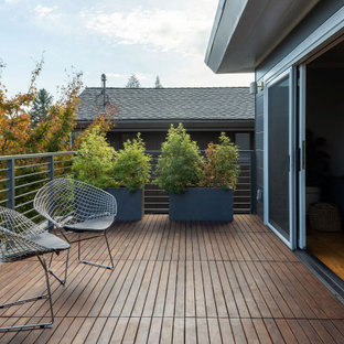 Mid-sized trendy metal railing balcony photo in San Francisco with no cover