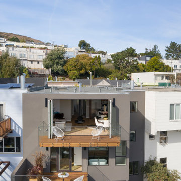 Modern San Francisco Dwelling Enjoys Indoor/Outdoor Living with Folding Doors