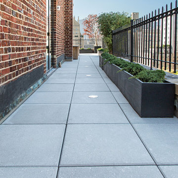 Planters & pavers with integrated ligthing