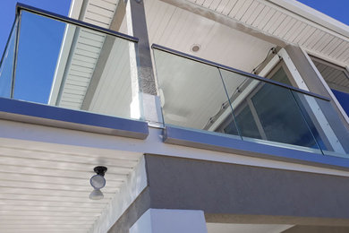Inspiration for a modern balcony remodel in Tampa