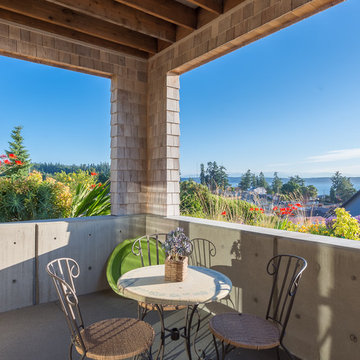 Transitional Balcony