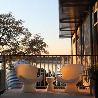 Inspiration for a contemporary balcony remodel in Austin with no cover