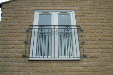 Photo of a contemporary balcony in Manchester.
