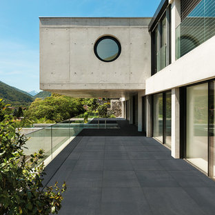 Réalisation d'un balcon design avec aucune couverture.