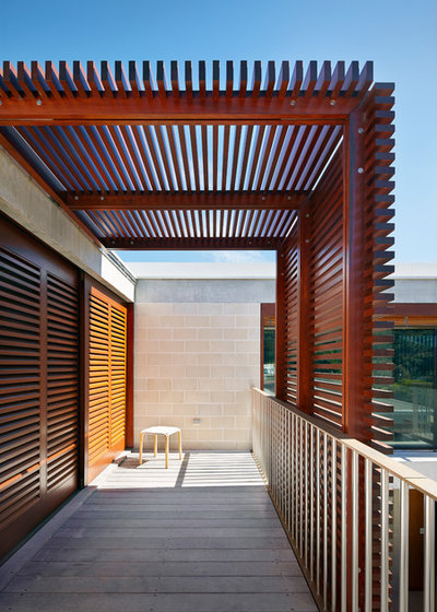 Contemporary Balcony by Porebski Architects