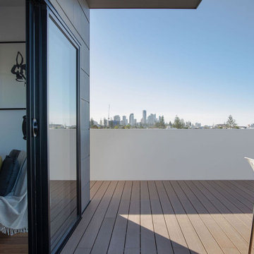 Three tier apartment block in Mermaid Beach - Gold Coast Builders Rooftop balcon