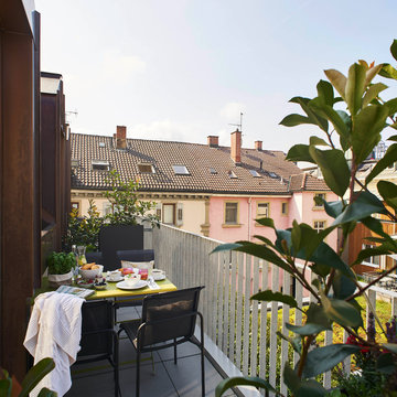 gemütlicher Balkon mit Blick die Dächer von Konstanz