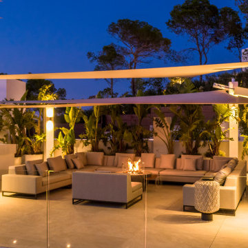 Neubau einer großzügigen dreigeschossigen Villa mit großem Gästehaus auf Ibiza
