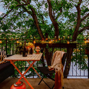 Unbedeckter Nordischer Balkon mit Sichtschutz und Stahlgeländer in Stockholm