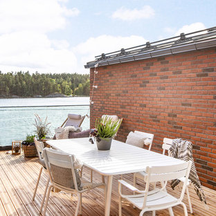 Inspiration för en nordisk balkong, med räcke i glas