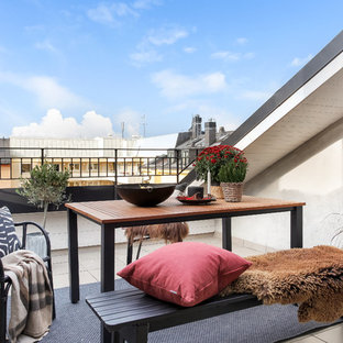 Esempio di un grande balcone nordico