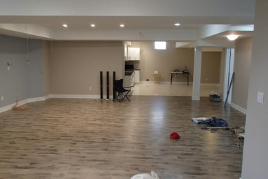 Example of a minimalist basement design in Toronto