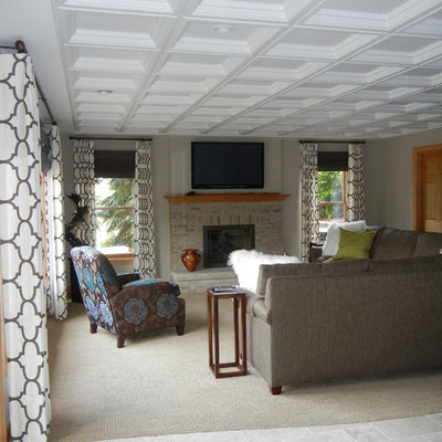 Basement - traditional basement idea in Chicago