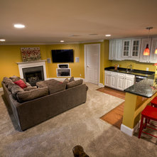 Traditional Basement by COCOON