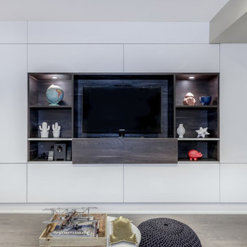 Leaside, Toronto | High gloss TV wall and Office