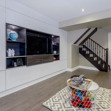 Leaside, Toronto | High gloss TV wall and Office