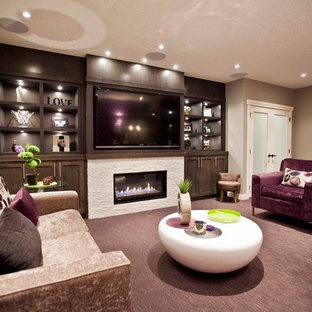 Idée de décoration pour un sous-sol tradition avec un sol violet.