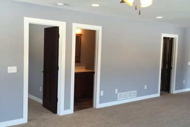 Example of a minimalist basement design in Minneapolis