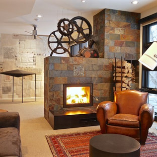 Aménagement d'un sous-sol contemporain donnant sur l'extérieur et de taille moyenne avec un mur beige, moquette, un poêle à bois et un manteau de cheminée en pierre.