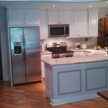 Winchester Maple Square In Linen Finsh From Shenandoah Cabinetry