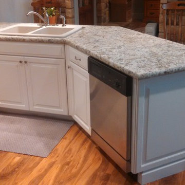 Winchester Maple Square In Linen Finsh From Shenandoah Cabinetry