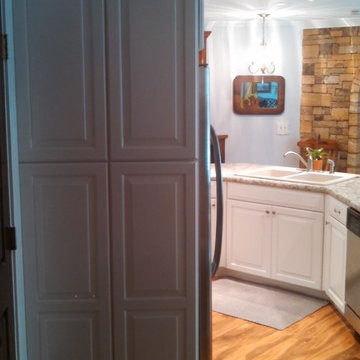 Winchester Maple Square In Linen Finsh From Shenandoah Cabinetry