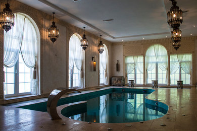 Пример оригинального дизайна: бассейн произвольной формы в доме в восточном стиле с фонтаном