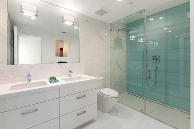 Bathroom - modern bathroom idea in San Francisco